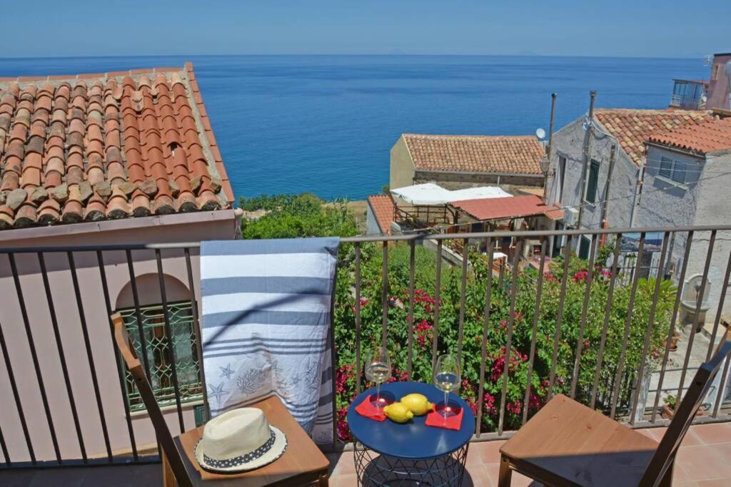 Terrazza Ambrogio Appartement Sant'Ambrogio  Buitenkant foto