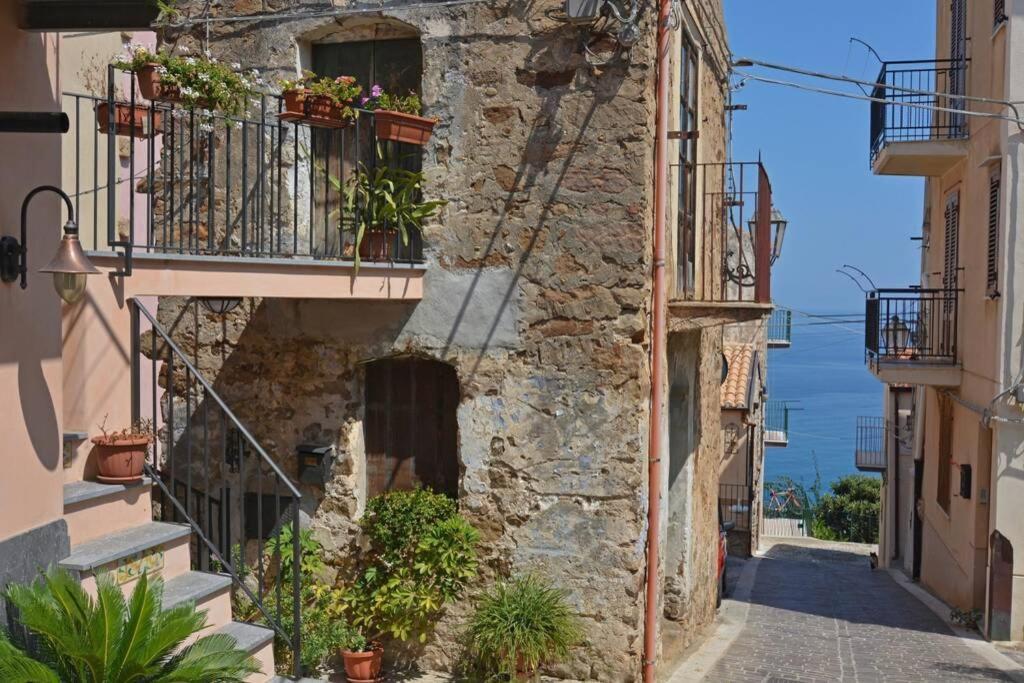 Terrazza Ambrogio Appartement Sant'Ambrogio  Buitenkant foto